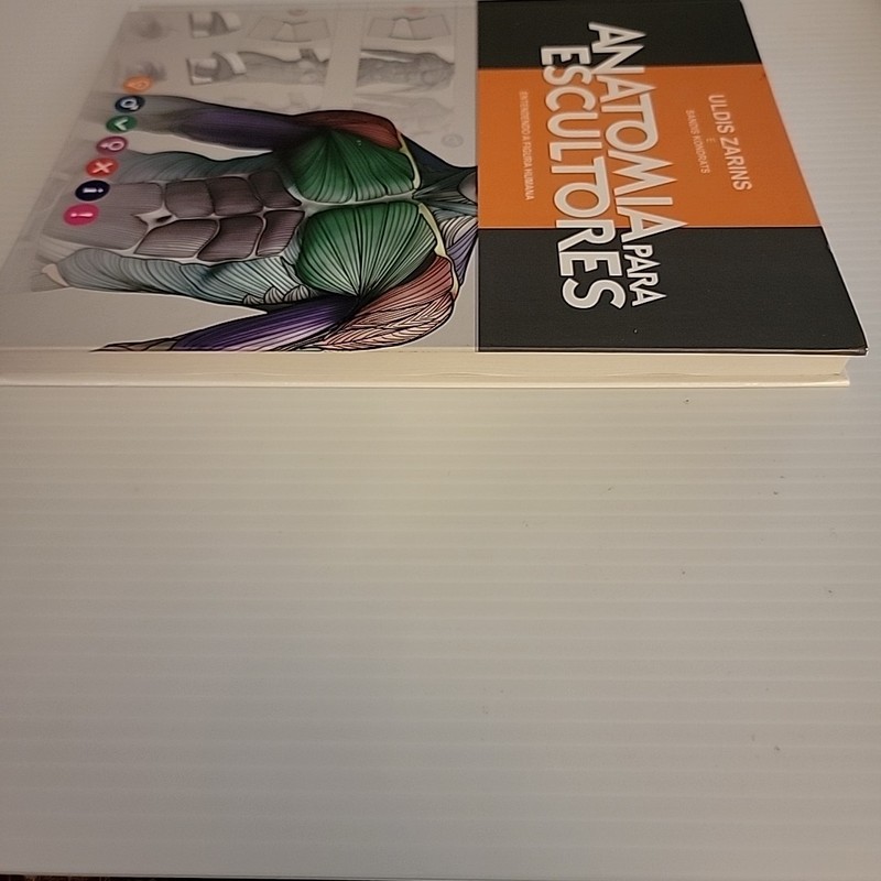 Anatomy for Sculptors Book - Spanish Version - *LN* - 2014 - Fine Art Resource gallery